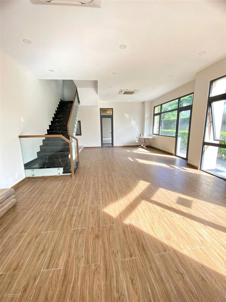 Cho thuê nhà sàn trống suốt làm văn phòng nội bộ đường liên phường 180m2 chỉ 25tr