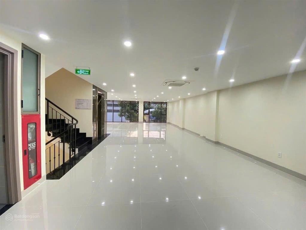 Cho thuê nhà khu trương văn bang nguyễn văn kỉnh hầm trệt 5 lầu sàn suốt