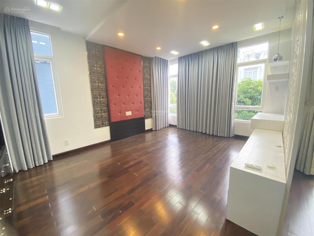 Cho thuê biệt thự villa park 4 phòng ngủ, chỉ 25 triệu/th