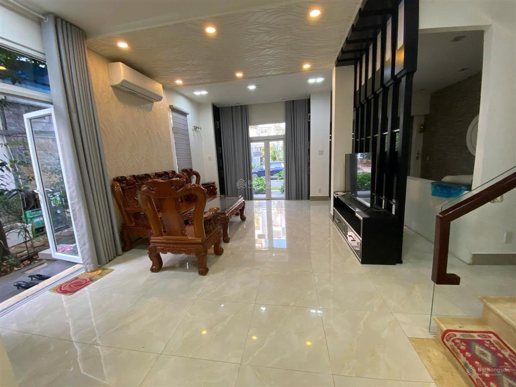 Cho thuê biệt thự villa park 4 phòng ngủ, chỉ 25 triệu/th