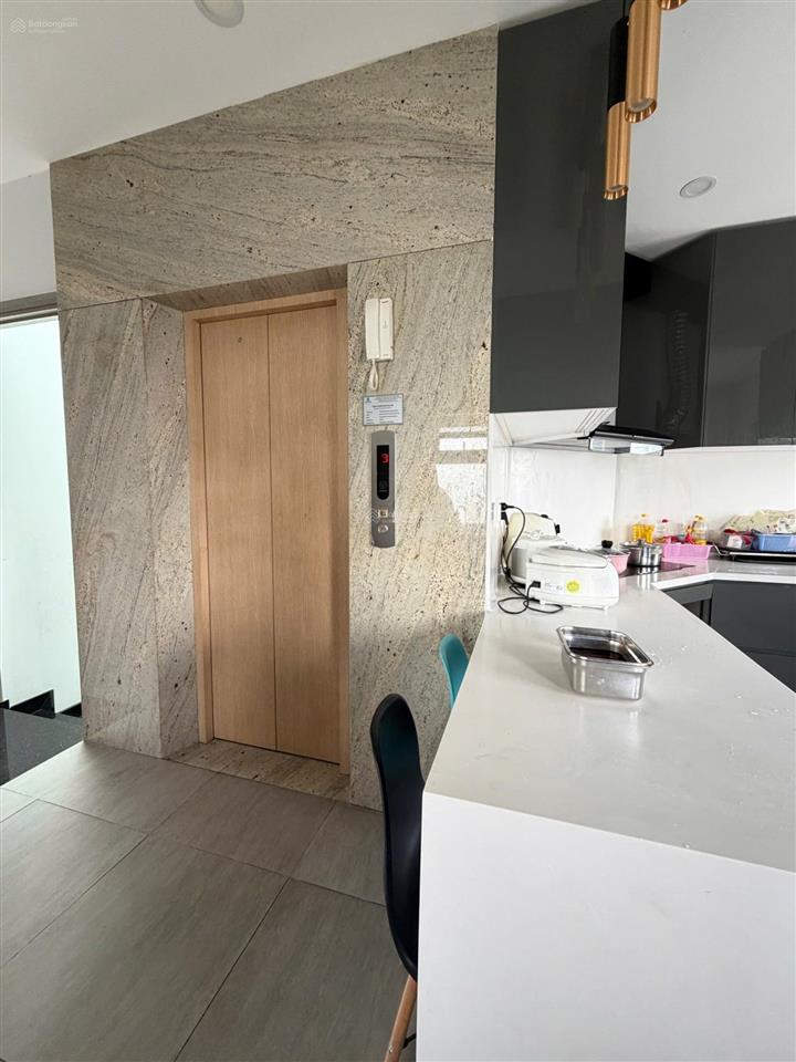 Cho thuê căn góc tại lakeview city trệt lửng 3 lầu full nội thất thang máy  chỉ 30 triệu