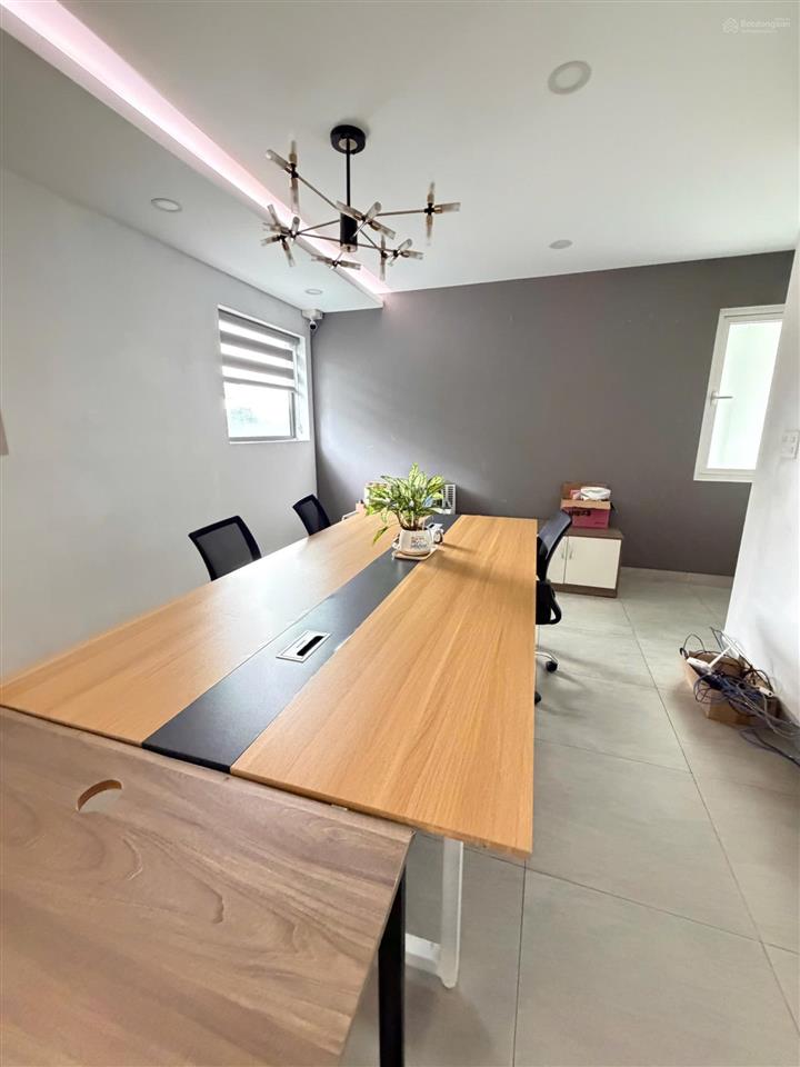 Cho thuê căn góc tại lakeview city trệt lửng 3 lầu full nội thất thang máy  chỉ 30 triệu