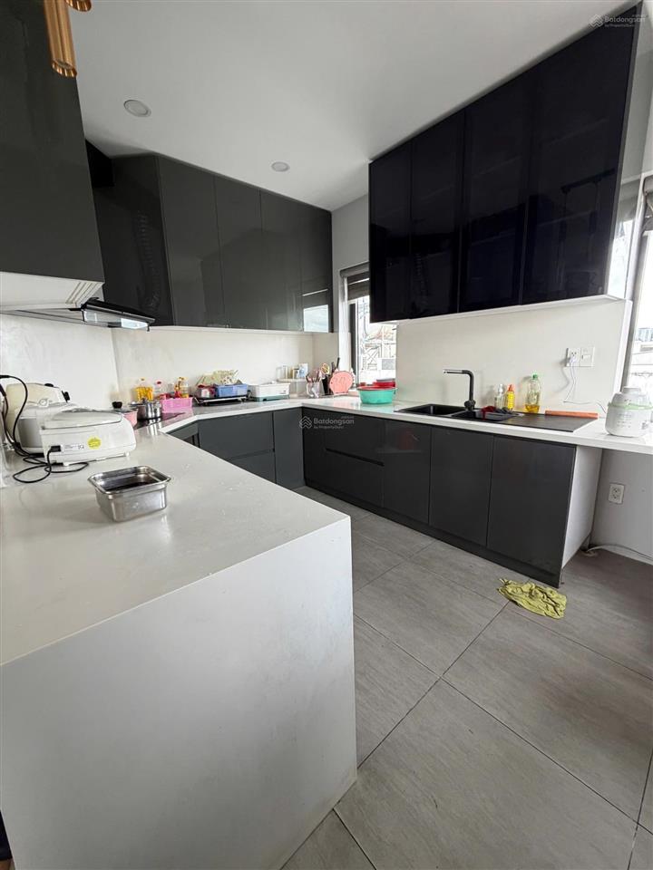 Cho thuê căn góc tại lakeview city trệt lửng 3 lầu full nội thất thang máy  chỉ 30 triệu