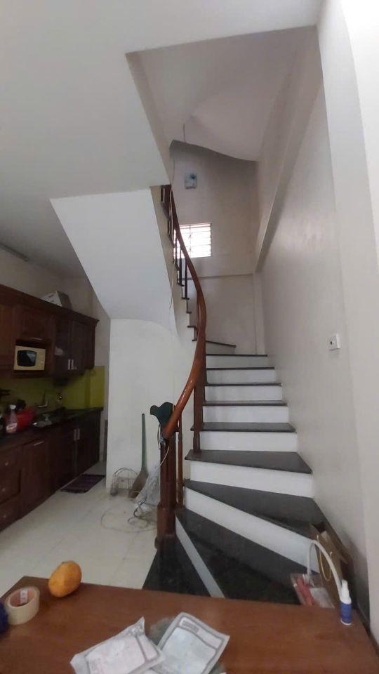 Nhà Hà Trì dân xây chắc chắn 5 tầng, 37m2, ô tô đỗ cực gần, hàng xóm thân thiện.