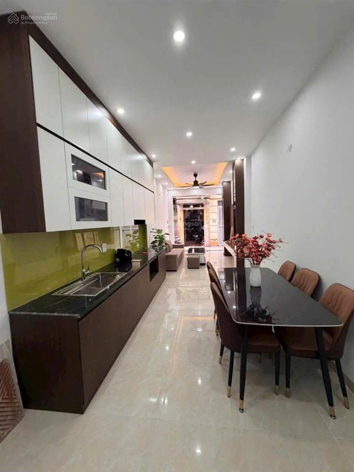 Cho thuê nguyên căn nhà mới tinh 5 tầng, 35m2 để kinh doanh và ở tại mặt ngõ 65 mậu lương