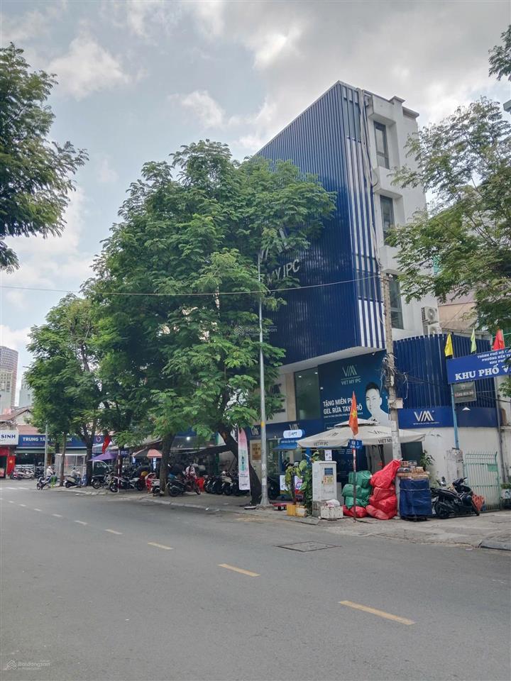 Góc 3 mặt tiền siêu vị trí ngay chợ bến thành, quận 1 giá 33 tỷ
