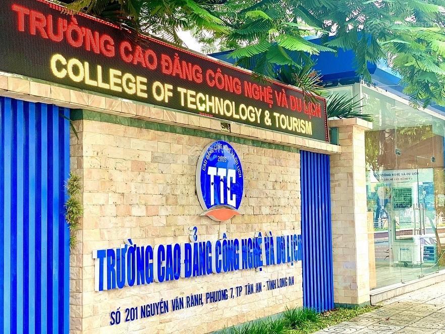Chủ kẹt cần bán gấp lô 146m2 giá 2tỷ45 ngay cao đẳng công nghệ và du lịch trên nguyễn văn rành
