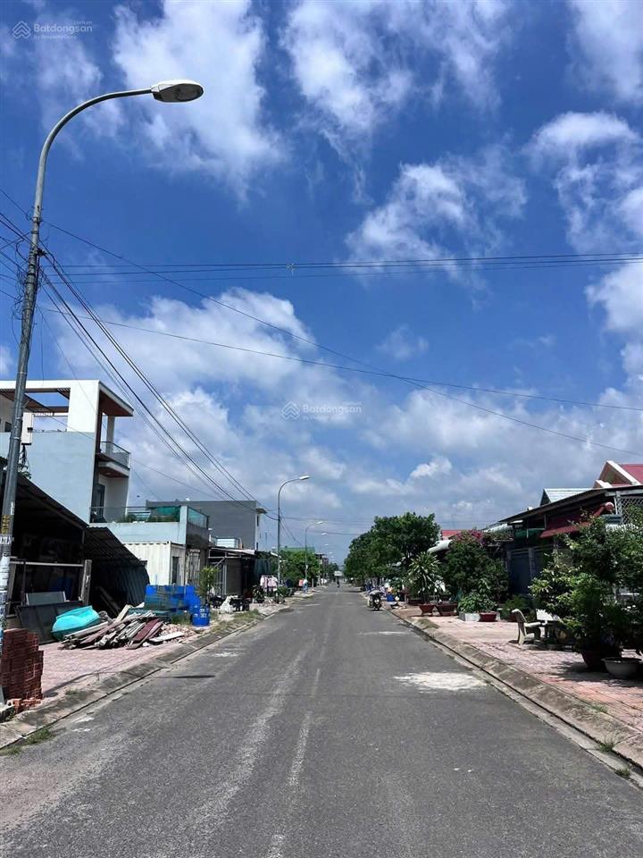 Bán đất sân bay long thành, mặt tiền đường bưng môn,đường lớn phong thủy tốt, 250m2 giá ngộp 2 tỷ 7