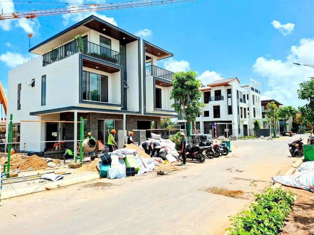 Bán gấp 90m2 đường tỉnh lộ 10  ngay kcn lê minh xuân  sổ sẳn  giá 23tr/m2