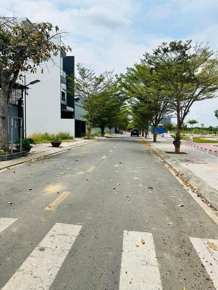 Bán đất ngay vinhomes saigon park  110m² giá 2 tỷ 7  đường trần đại nghĩa  sổ hồng riêng