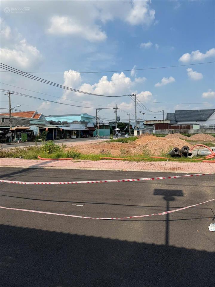Bán đất tại hoàng phan thái, 3,2 tỷ, 107m2, giá siêu hời, view đẹp  đối diện chợ bình chánh