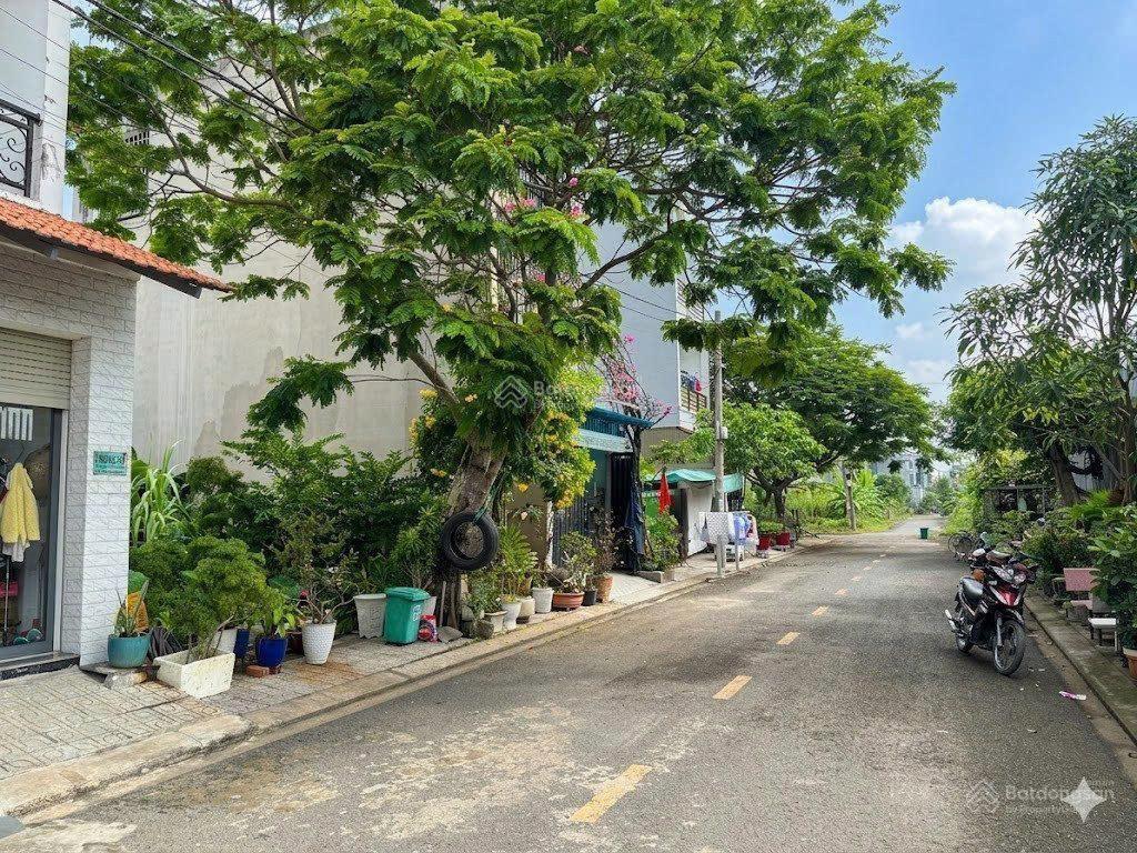 Hàng cắt lỗ chỉ 3,6 tỷ nền 100m² kế bên đh tài chính, trục võ văn hát