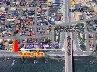 Mặt tiền 18x29m.bờ kè nhật lệ,cách cầu nhật lệ 2 200m