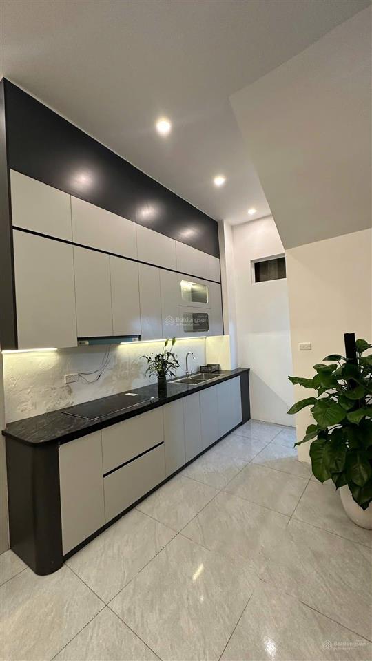 Hot! nhà phố thuỵ khuê, ngõ thông ba gác, dân xây 30m2*5t tặng full nt mới xịn, khách về ở ngay