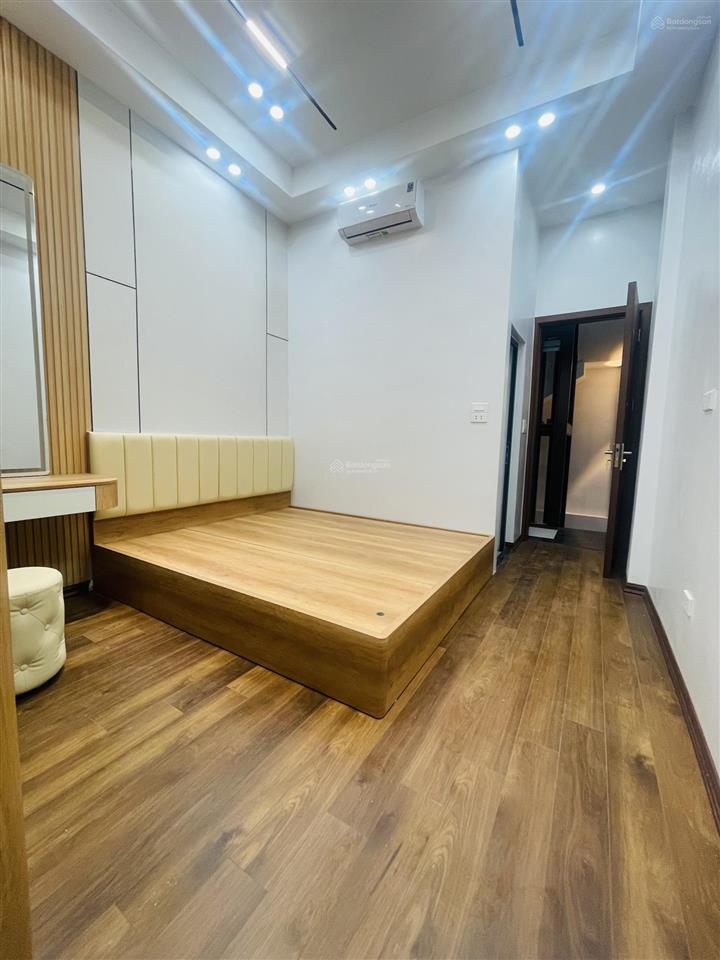 Siêu hiếm! phố hàng bún, thang máy, 30m ra oto, mới koong, 2 thoáng, dân xây 27/40m*6t, full nt xịn