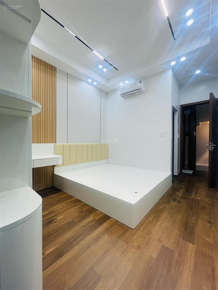 Siêu hiếm! phố hàng bún, thang máy, 30m ra oto, mới koong, 2 thoáng, dân xây 27/40m*6t, full nt xịn