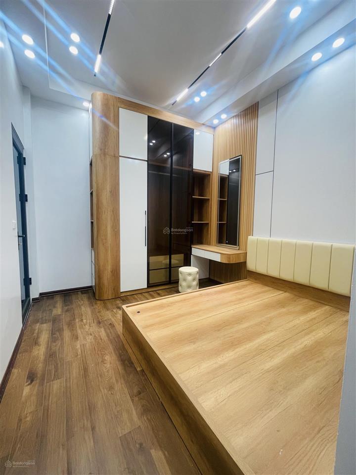 Siêu hiếm! phố hàng bún, thang máy, 30m ra oto, mới koong, 2 thoáng, dân xây 27/40m*6t, full nt xịn