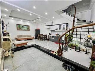 Bán nhà đội cấn, ngõ oto, nhà 2 thoáng, vài bước ra mặt phố, dân xây 40m*5t full nội thất, ở ngay