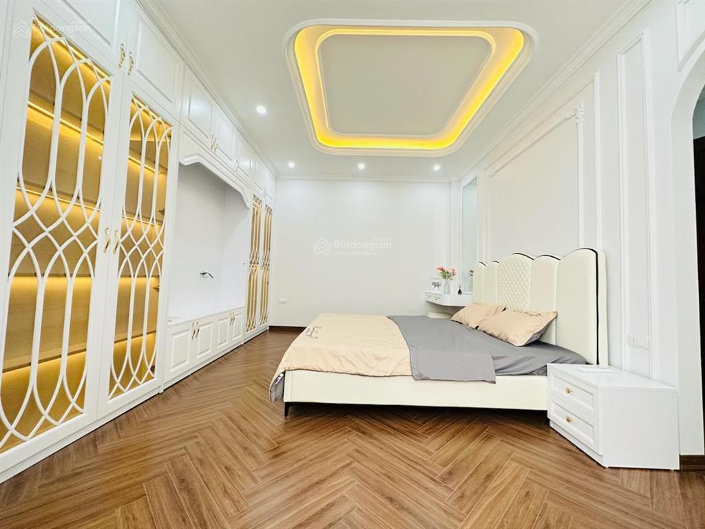 Vip!! nhà phố đội cấn, vf3 đỗ cổng, 30m ra oto tránh, ngõ rộng thoáng, dân xây 48m*5t full nt xịn