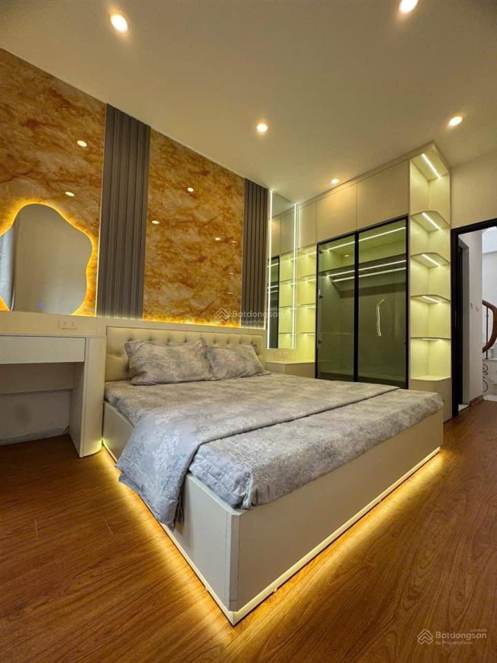 Bán nhà phố đội cấn 30m ra mặt phố nhà 2 thoáng trước sau, dân xây 25m2*5t full nt hiện đại ở ngay
