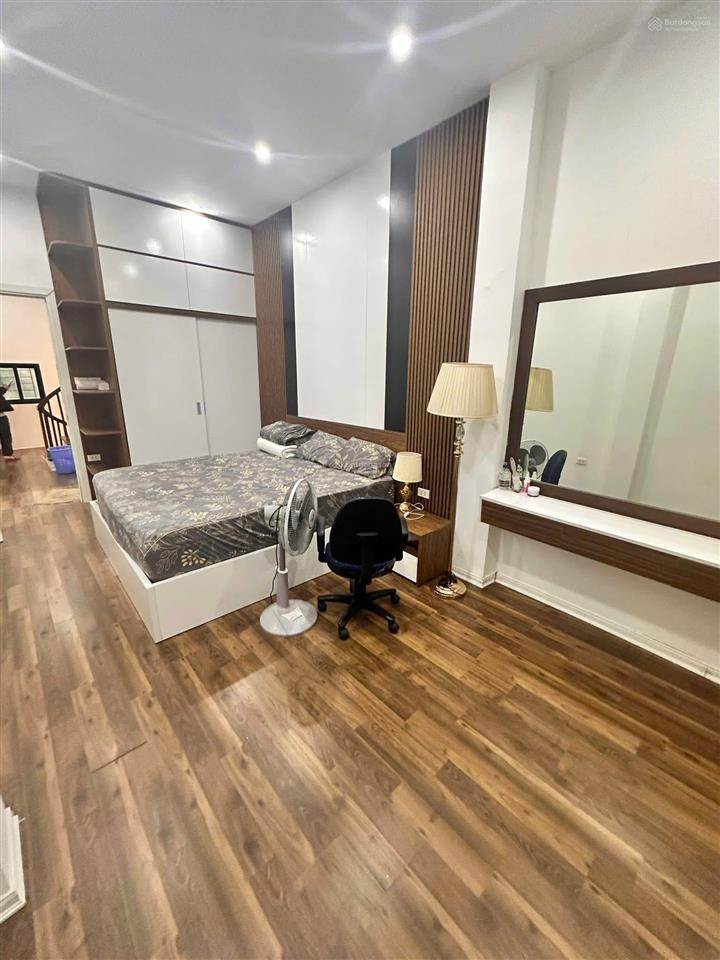 Bán nhà đội cấn, cạnh hồ đầm tròn, 100m ra lăng bác, nhà mới thoáng sáng, 33m2*5t full nt ở ngay