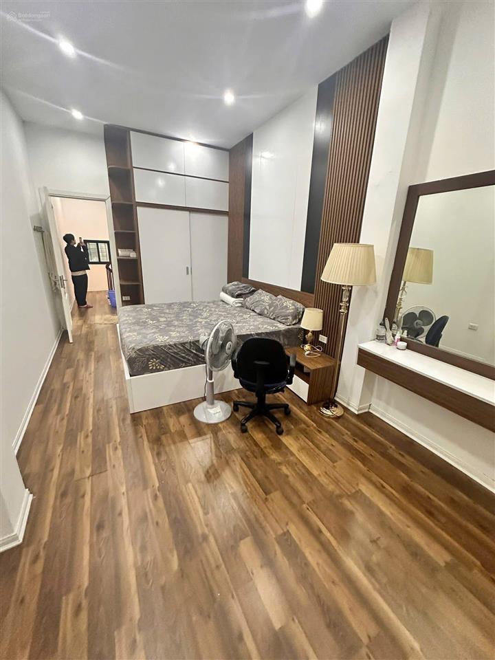 Bán nhà đội cấn, cạnh hồ đầm tròn, 100m ra lăng bác, nhà mới thoáng sáng, 33m2*5t full nt ở ngay
