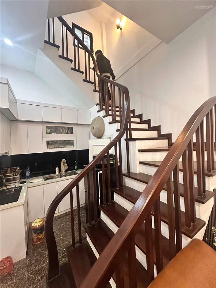 Bán nhà đội cấn, cạnh hồ đầm tròn, 100m ra lăng bác, nhà mới thoáng sáng, 33m2*5t full nt ở ngay