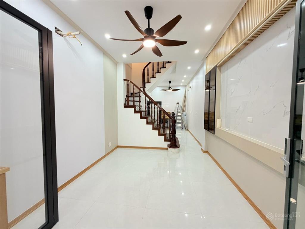 Bán nhà phố ngọc khánh, ngõ thông ba gác, căn góc 3 thoáng, dân xây kcbt chắc chắn, tặng nt ở ngay
