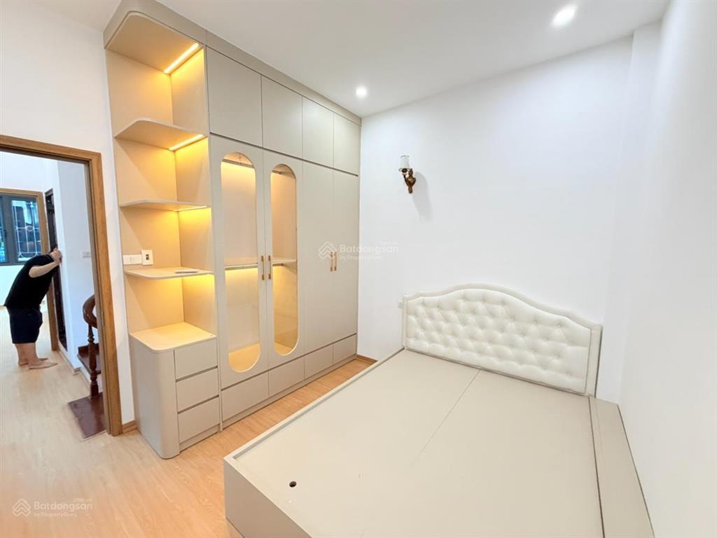 Bán nhà phố ngọc khánh, ngõ thông ba gác, căn góc 3 thoáng, dân xây kcbt chắc chắn, tặng nt ở ngay