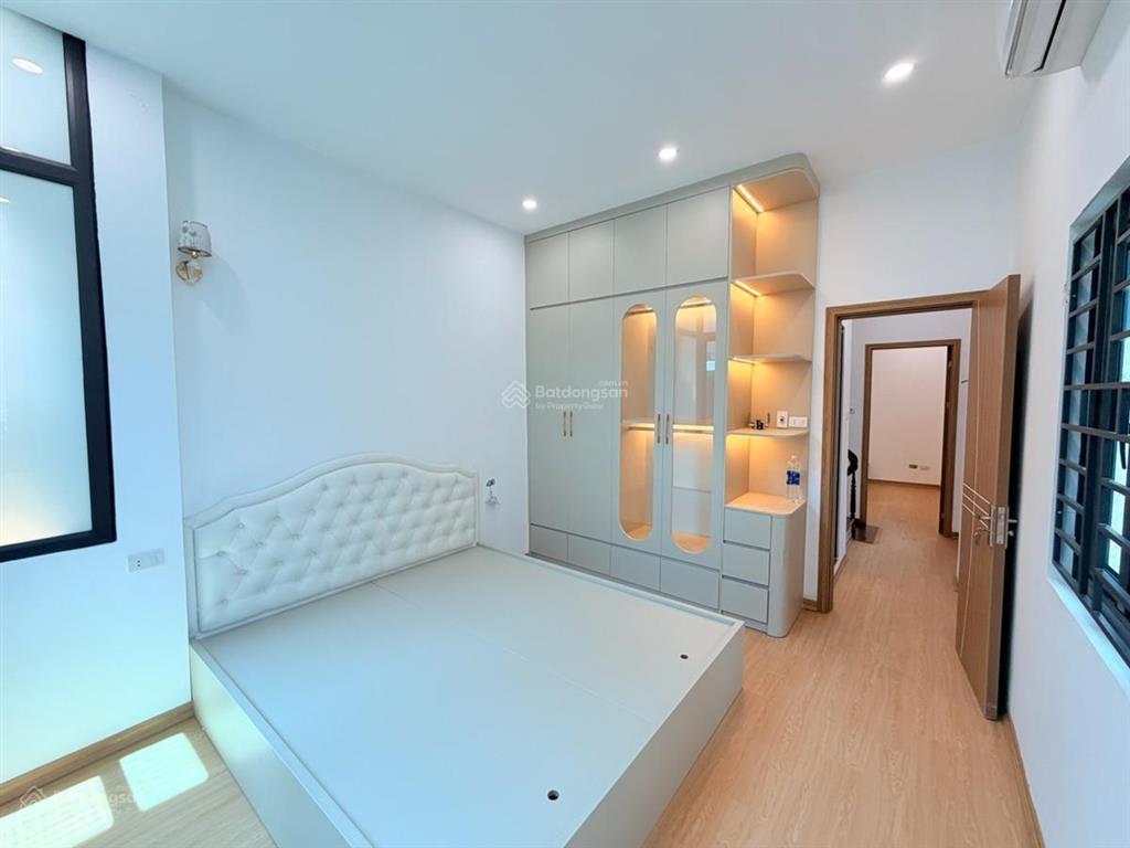Bán nhà phố ngọc khánh, ngõ thông ba gác, căn góc 3 thoáng, dân xây kcbt chắc chắn, tặng nt ở ngay