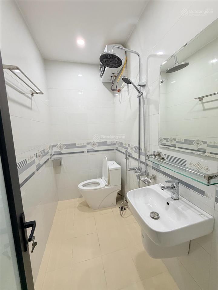 Bán nhà phố ngọc khánh, ngõ thông ba gác, căn góc 3 thoáng, dân xây kcbt chắc chắn, tặng nt ở ngay