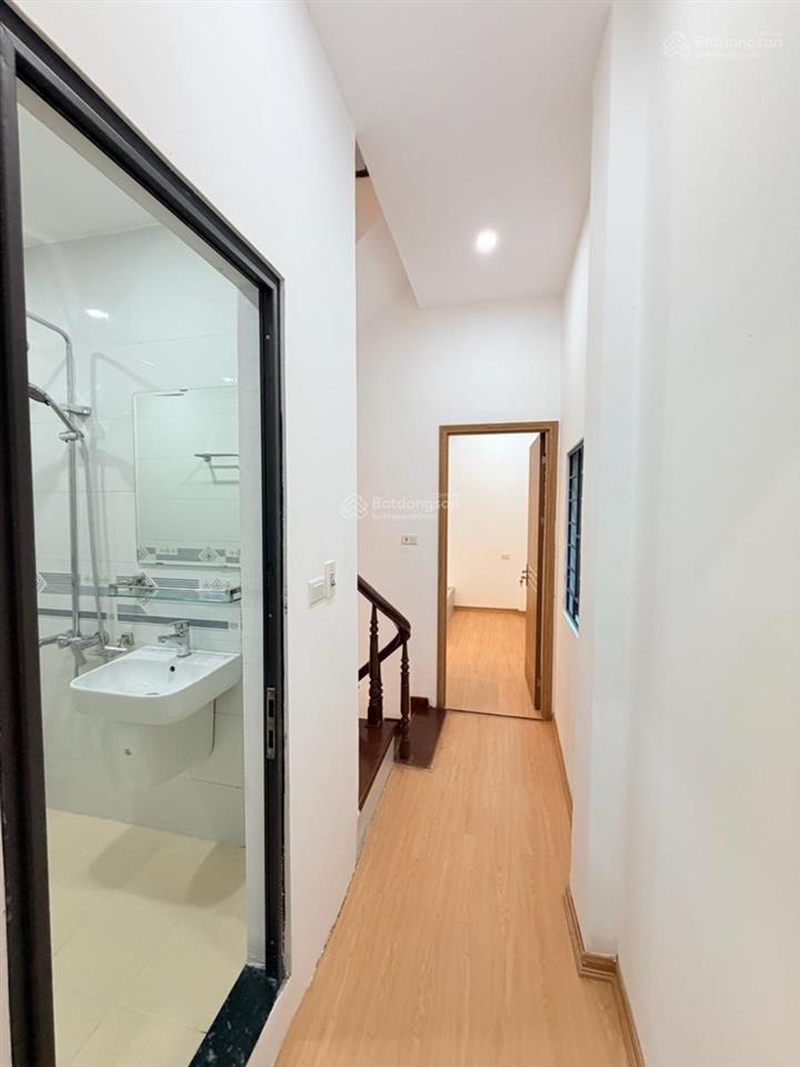 Bán nhà phố ngọc khánh, ngõ thông ba gác, căn góc 3 thoáng, dân xây kcbt chắc chắn, tặng nt ở ngay