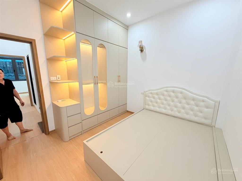 Bán nhà phố ngọc khánh, ngõ thông ba gác, căn góc 3 thoáng, dân xây kcbt chắc chắn, tặng nt ở ngay