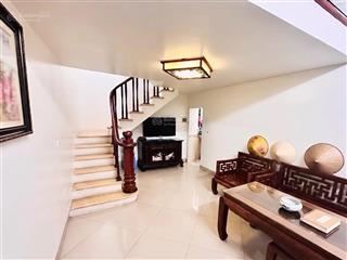 Bán nhà phố đội cấn, vài bước ra hồ đầm tròn, ngõ bagac tránh, dân xây 38m*4t tặng nội thất ở ngay