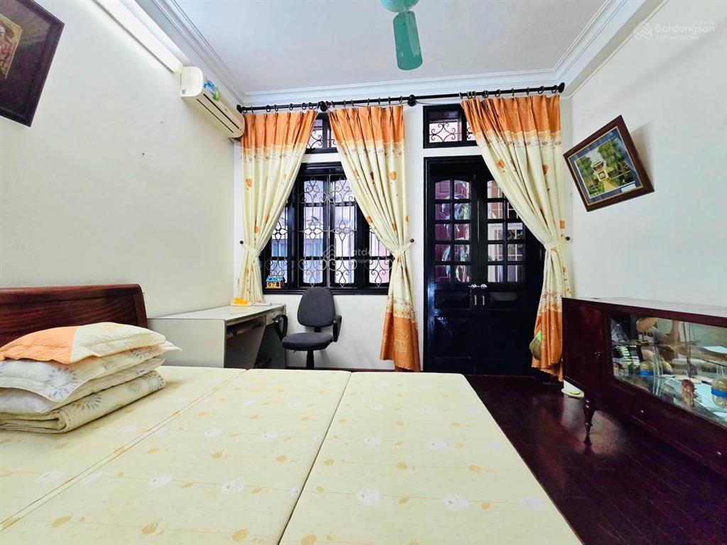 Siêu hiếm! nhà phố cát linh, 30m ra mặt phố, ngõ thông bagac, dân xây 30m*4t tặng nội thất, ở ngay