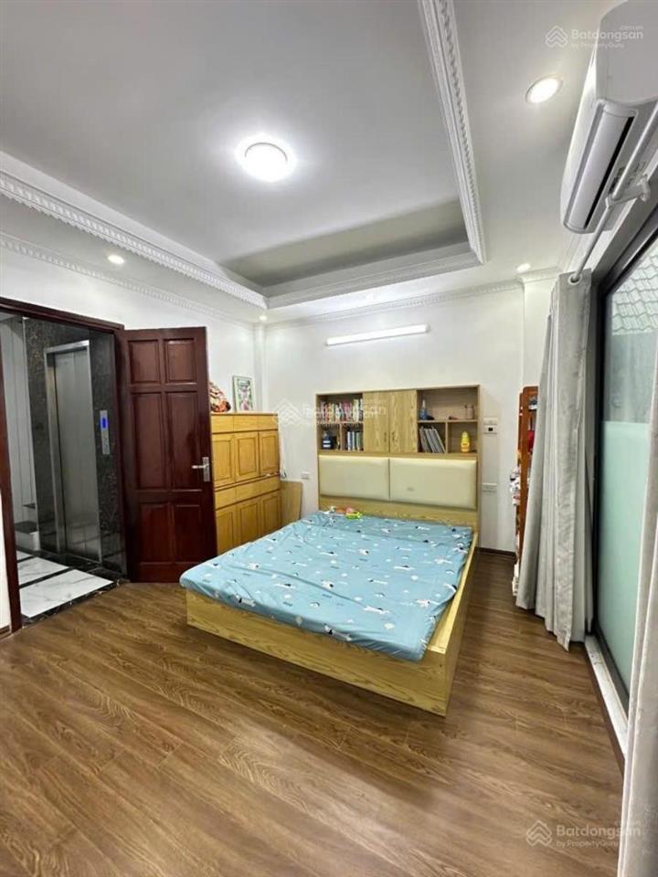 Bán nhà phố đội cấn, thang máy, ngõ thông ba gác tránh, dân xây 33m2*6t tặng full nội thất ở ngay