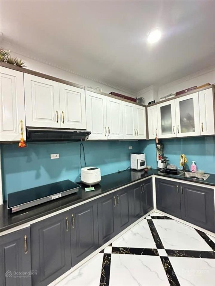 Bán nhà phố đội cấn, thang máy, ngõ thông ba gác tránh, dân xây 33m2*6t tặng full nội thất ở ngay