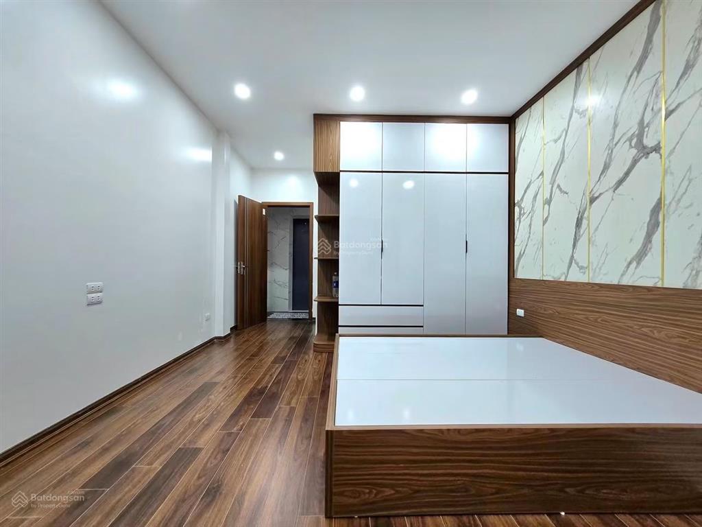 Bán nhà nguyễn khánh toàn, phân lô, thang máy, 30m ôtô, ngõ thông bagác tránh 36m*6t full nt ở ngay