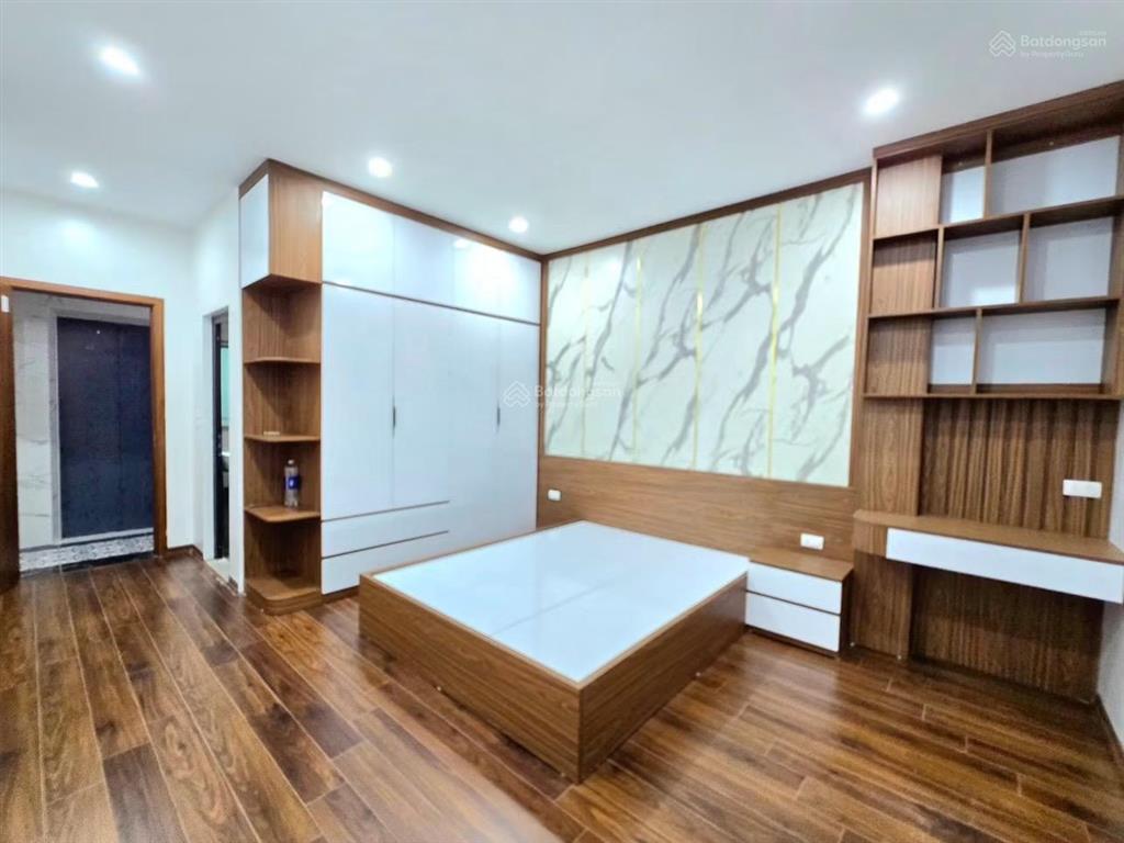 Bán nhà nguyễn khánh toàn, phân lô, thang máy, 30m ôtô, ngõ thông bagác tránh 36m*6t full nt ở ngay