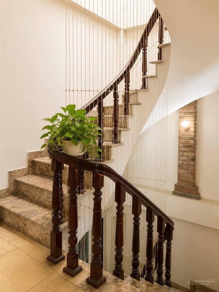 Bán nhà phố yên phụ, 3 nhà ra phố, mặt tiền rộng, dân xây 49m2*5t tặng nội thất, kd homestay đỉnh