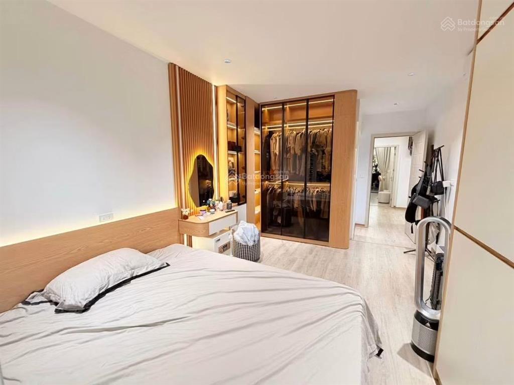 Bán nhà tập thể 72ha vĩnh phúc, ba đình, ô tô đỗ quanh nhà, 110m2, 3 ngủ 2wc, full nt hiện đại