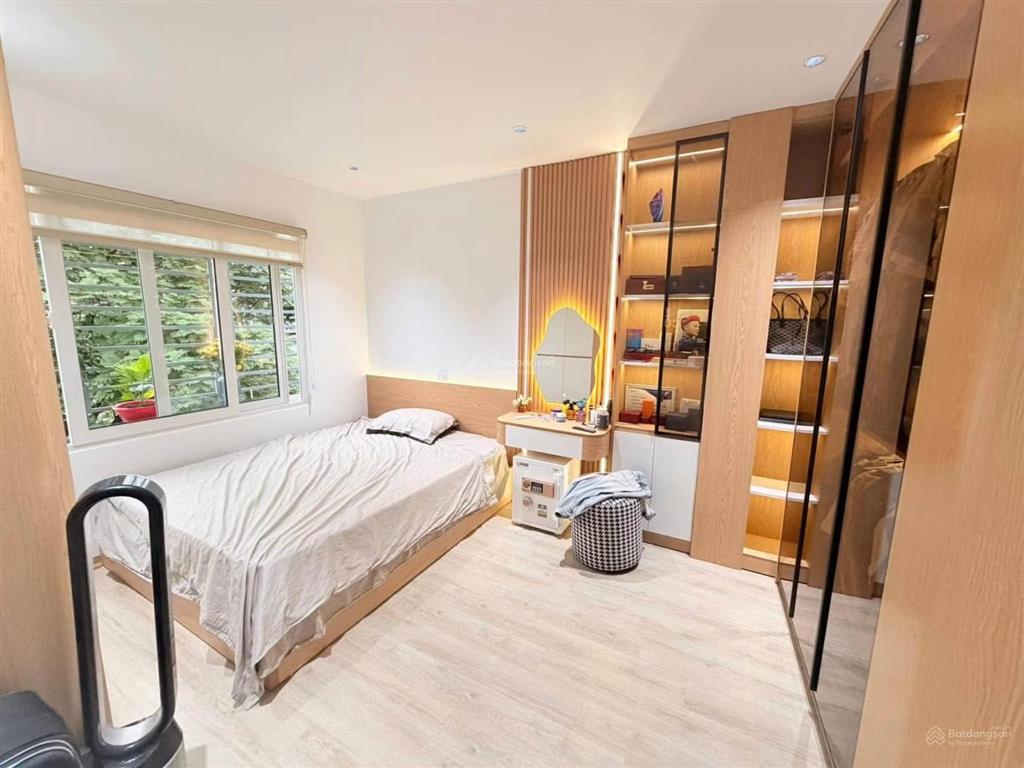 Bán nhà tập thể 72ha vĩnh phúc, ba đình, ô tô đỗ quanh nhà, 110m2, 3 ngủ 2wc, full nt hiện đại