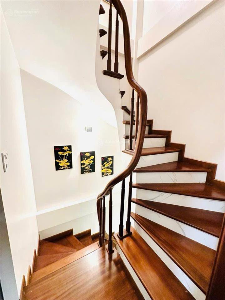 Siêu hot nhà phố đội cấn, 30m ô tô, ngõ thông ba gác tránh, 35m2*5t full nt xịn sò, khách về ở ngay