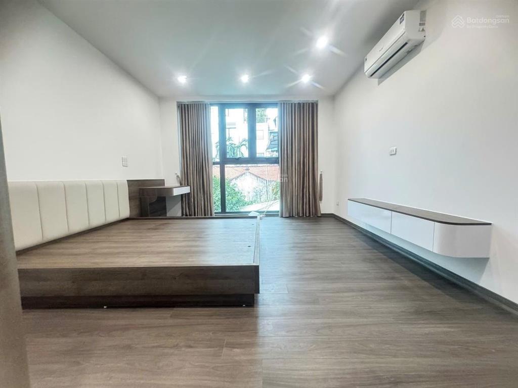 Bán nhà đội cấn, xây mới, thang máy nhập khẩu, trước nhà 3m, không quy hoạch, full nội thất xịn sò