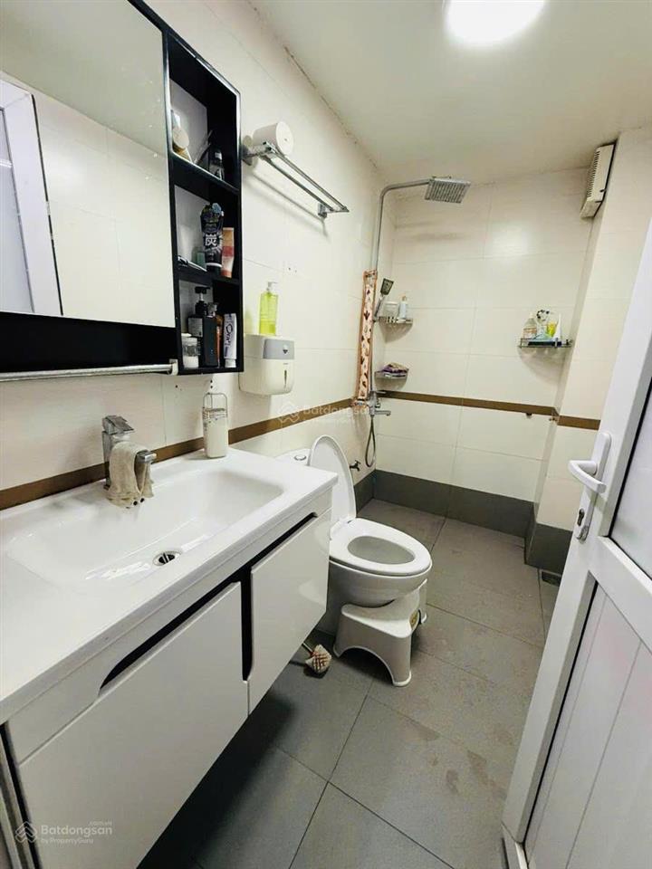 Nhà đẹp dân xây giang văn minh. ngõ nông, ra phố chỉ 50m, trước nhà 3m, kcbt, thoáng sáng, 40m2*4t