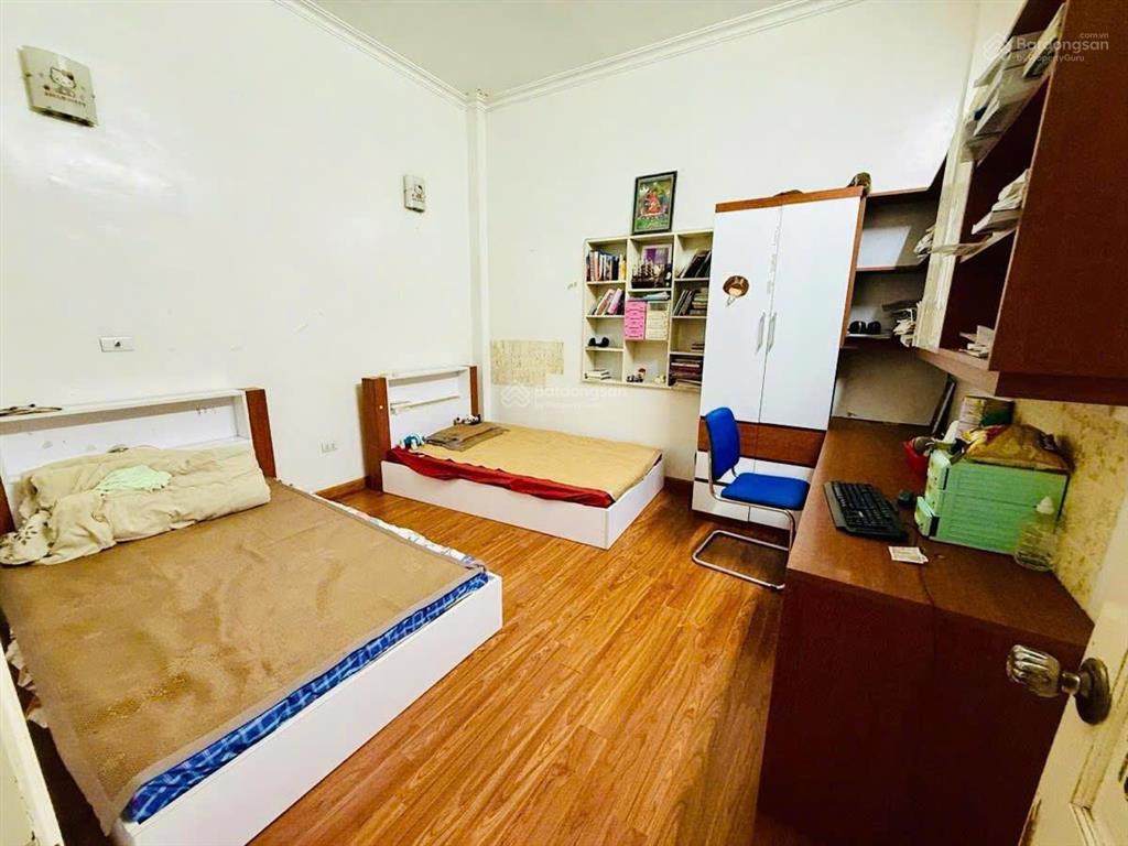 Nhà đẹp dân xây giang văn minh. ngõ nông, ra phố chỉ 50m, trước nhà 3m, kcbt, thoáng sáng, 40m2*4t