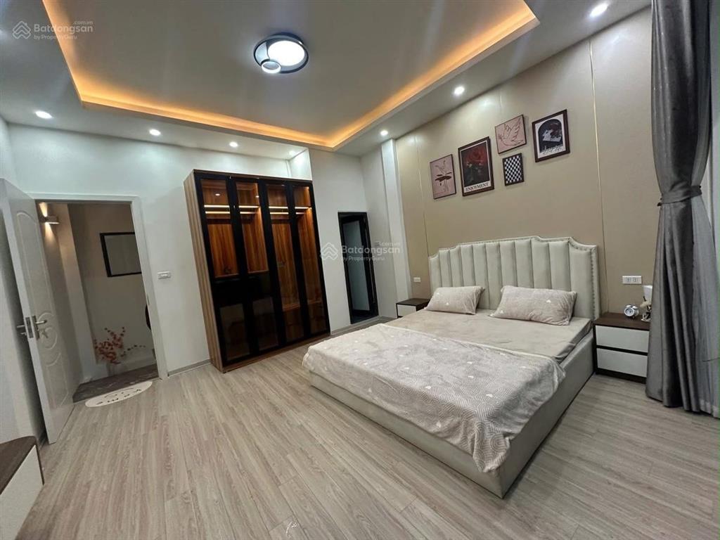 Bán nhà phố ngọc khánh, ngõ thông bagac, gần phố, trước nhà thoáng sáng, dân xây 34m*5t full nt