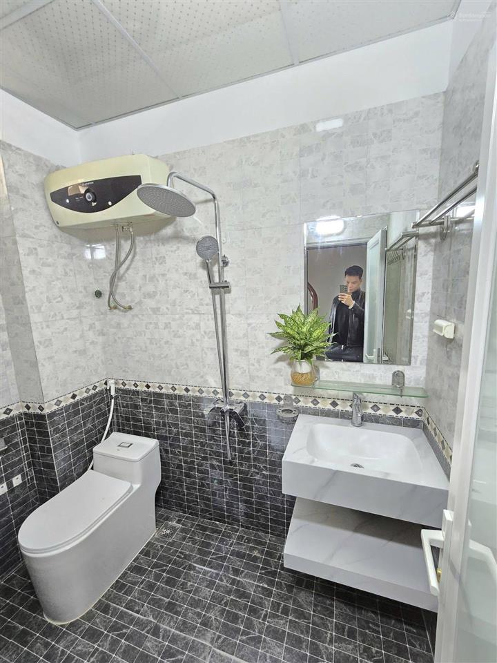 Cực gấp. nhà nguyễn khang, ngõ 3gác, vài bước ra phố, lô góc dân xây 2 thoáng, sđcc, ko qh, 35m2*5t