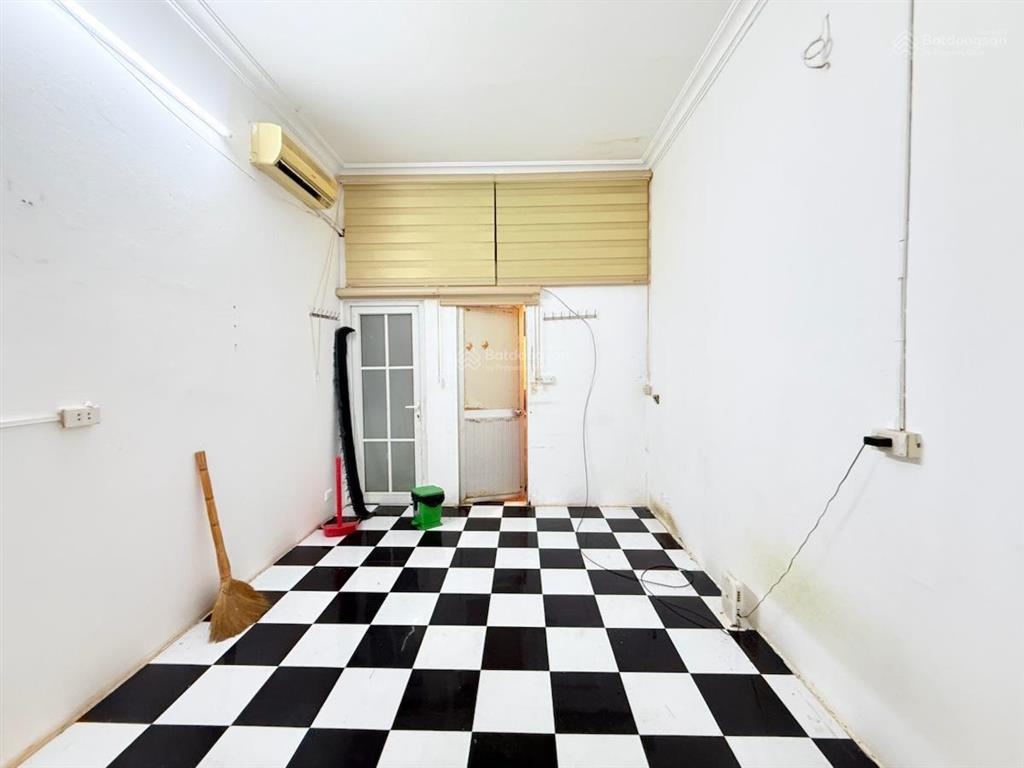 Bán nhà phố đội cấn, linh lang, cực gần ô tô, phân lô, ngõ thông rộng, dân xây 25m2*4t tặng nt