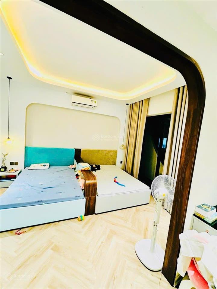 Nhà đẹp đội cấn. ngõ kinh doanh, thông tứ tung, 3 gác tránh, sân riêng, thoáng sáng, đủ đồ, 39m2*5t